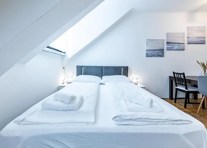 Apartment Rooftop Close To Main Station By Jr *